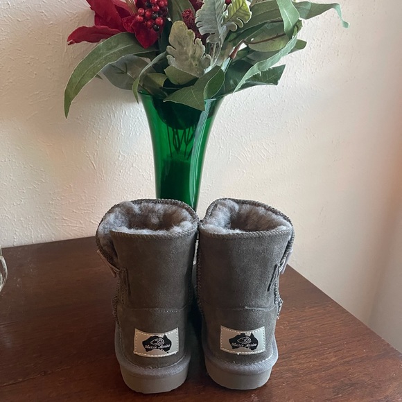 NWOB Aussie Merino Kids Suede Winter Boots Sz Y12 Light Grey Color - Picture 3 of 6
